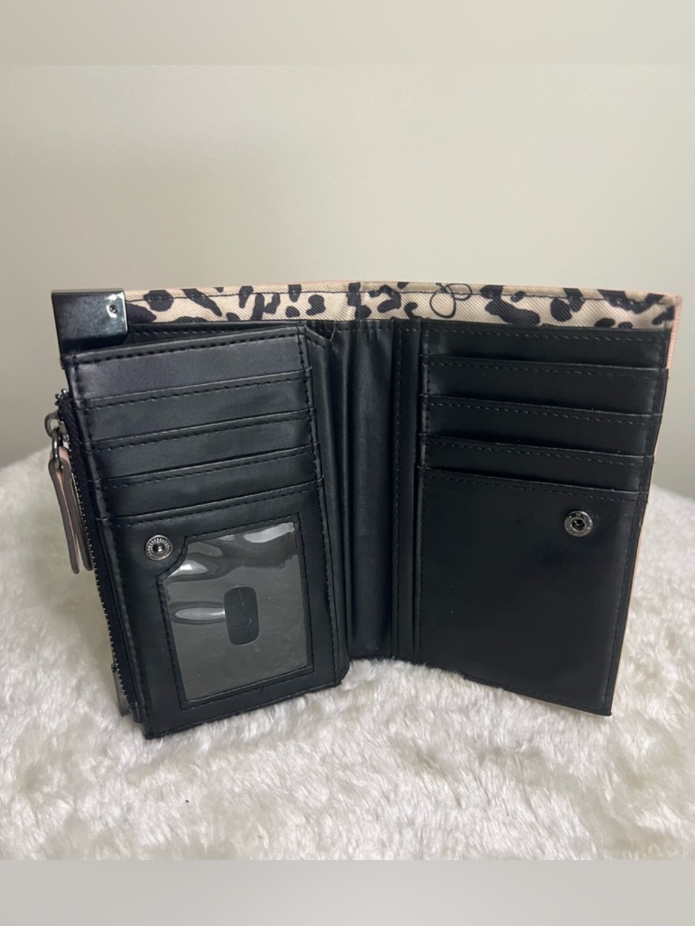 Jessica Simpson Wallet - Picture 4 of 8